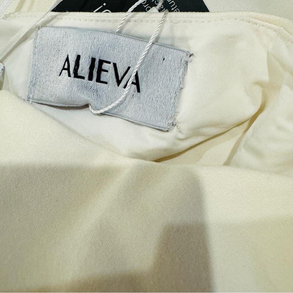 Alieva Modern Jumpsuit Off White One Arm Jumpsuit size S NWT - Picture 11 of 11
